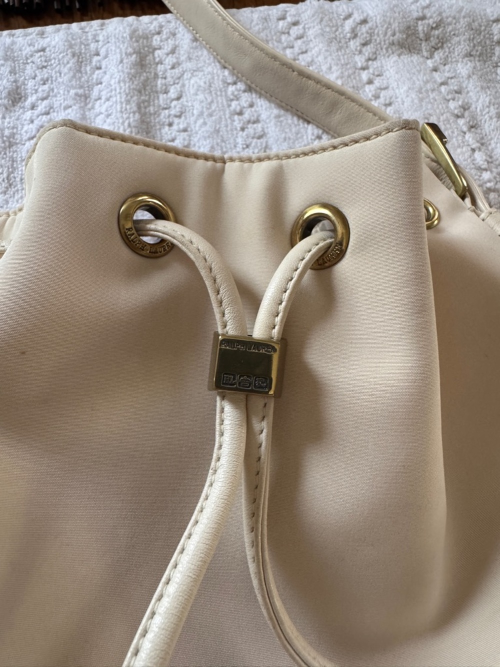 Ralph Lauren Cream Drawstring Bucket Shoulder Bag - Picture 3 of 7